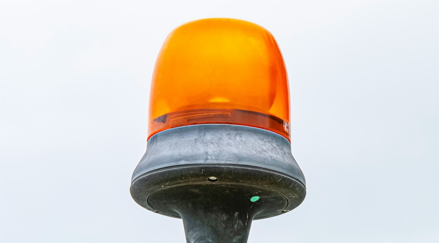 地缘政治风险与关税争端导致市场不确定性加剧，贵金属短期内依旧保持支撑，后市建议以偏多策略参与交易。