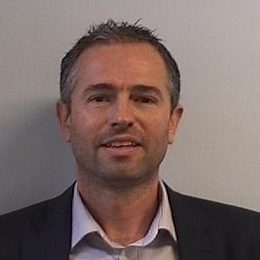 贝莱德首席投资策略师Roelof Salomons在一份报告中表示，他们支持市场对欧洲央行存款利率向2%靠拢的预期，并预测欧洲央行将每季度进行一次调整。贝莱德认为，降息的速度可能会从每次会议降息一次，放缓至每季度降息一次。