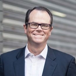 美联储主席重申当前“动不如静”，承认经济前景的不确定性